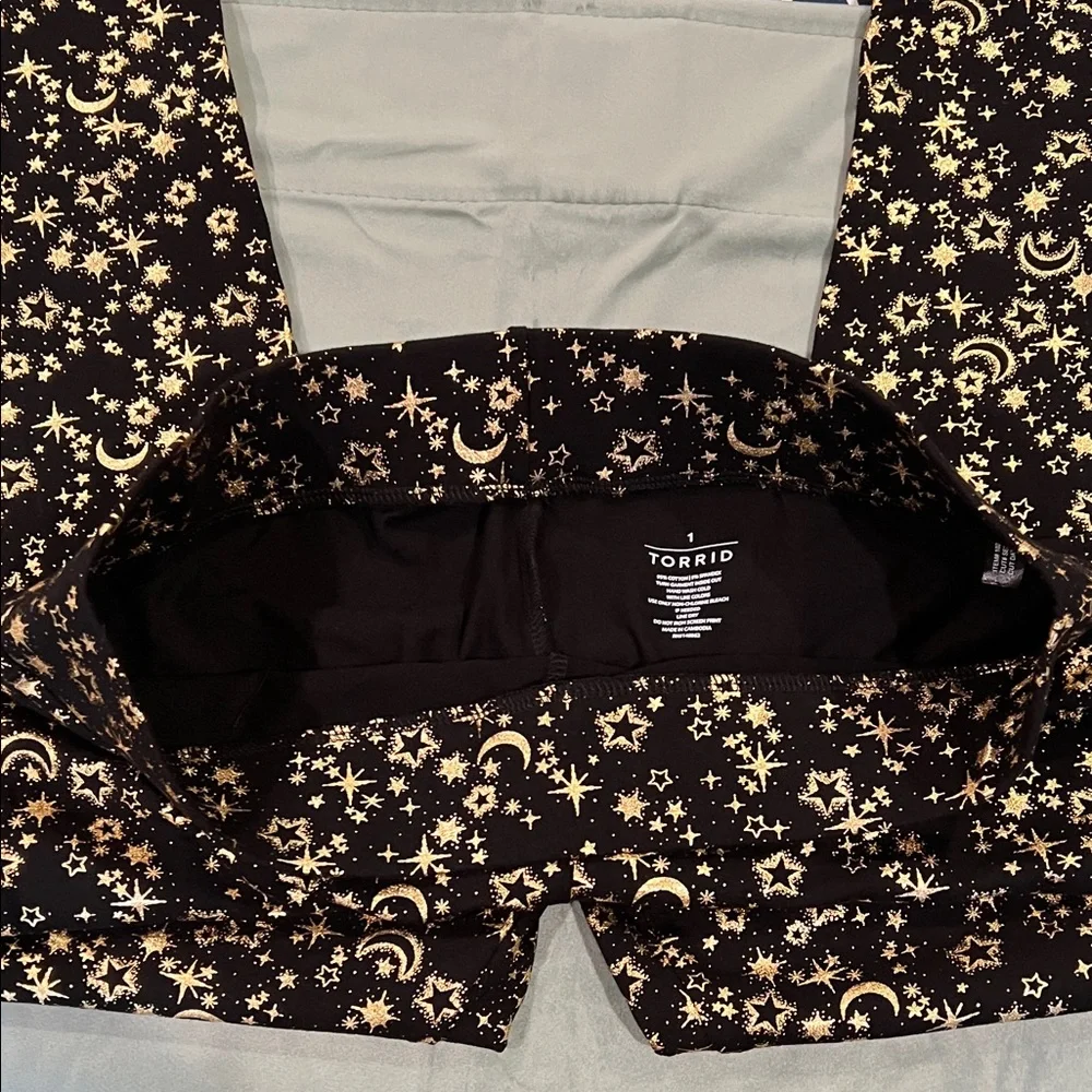 Torrid Black and Gold Celestial Print Leggings NEW - Picture 4 of 7